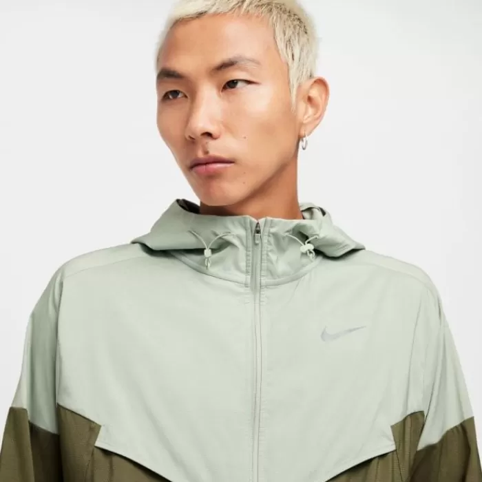 Nike Impossibly Light Windrunner Jacket